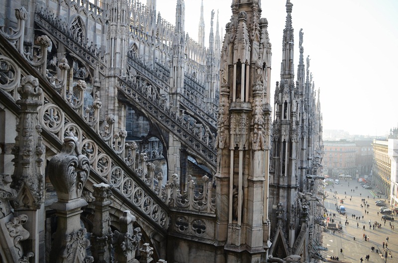 [Milan-Duomo-climb3.jpg]