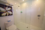 Shower and Toilette of 3rd Bedroom