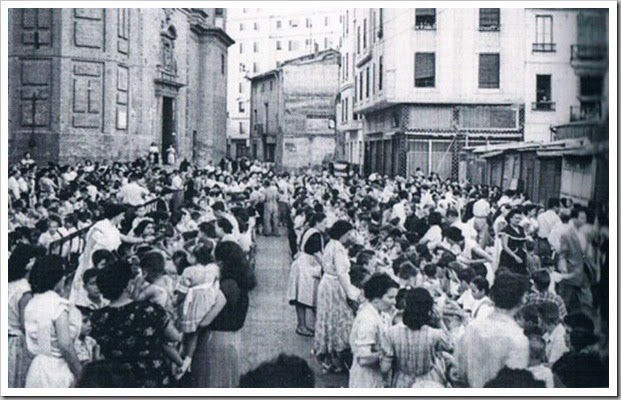 Xocolatà infantil en la plaza de Ruzafa. Años 40 ó 50