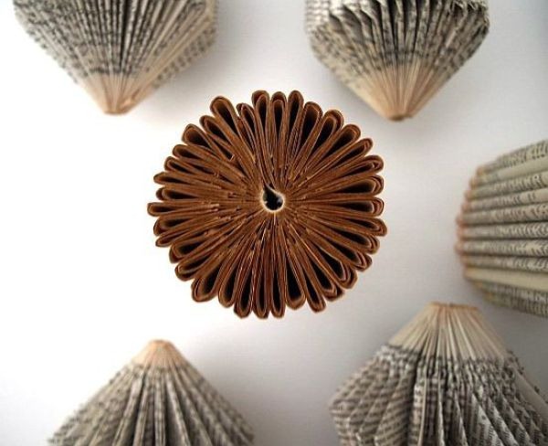 [astonishing_book_sculptures_640_295.jpg]