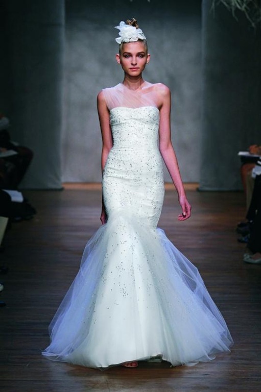 [monique-lhuillier-spring-2011-wedding-dress-one-shoulder-illusion-neckline-mermaid%255B3%255D.jpg]