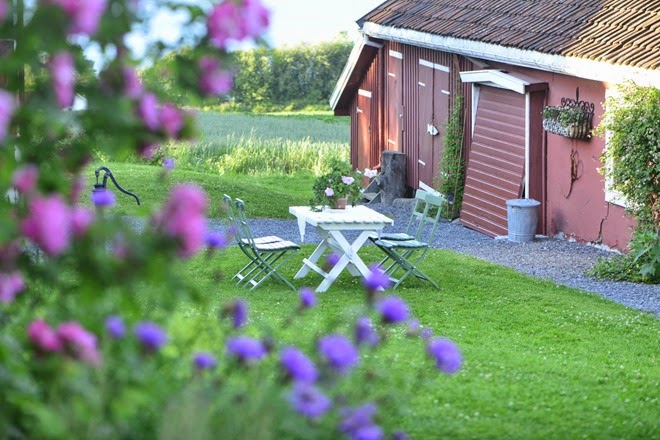 Lykken Står Den Kække Bi