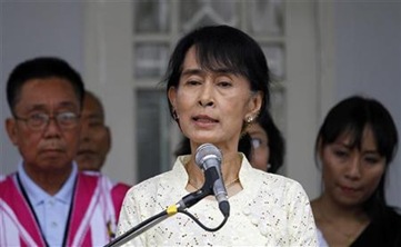 Suu-Kyi-meets-Myanmar-president-as-MPs-dispute-oath