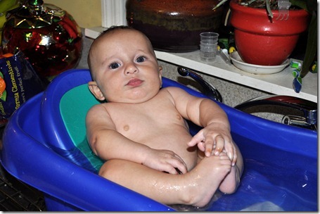 found his feet! 121512 (3)