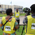 Des dossards de presse distribués le 24/11/2011 au commissariat général de la PNC à Kinshasa par  Journaliste en danger (JED). Radio Okapi/ Ph. John Bompengo