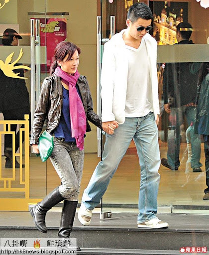 文頌嫻與 Jason試婚紗前,十指緊扣在尖沙嘴拍拖逛街。