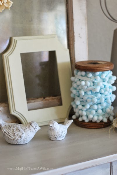 Srping birds Pom Pom trim Vintage spool empty frame.jpg Srping birds Pom Pom trim Vintage spool empty frame