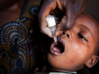 Vaccination contre la polio à Lubumbashi, en République démocratique du Congo, le 28 octobre 2010. AFP/Gwenn Dubourthoumieu AFP/Gwenn Dubourthoumieu