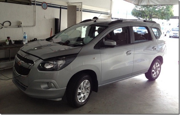 Chevrolet Spin 2013 (3)[5]