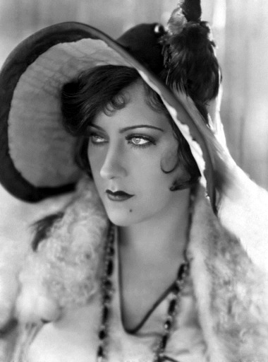 GloriaSwansonasSadieThompson