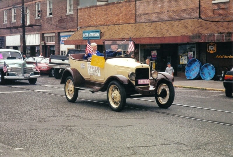 [13-1920-Willys-Overland-Touring-Car-%255B1%255D.jpg]
