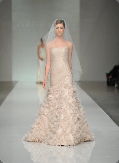 wedding dress 217221_10150156913357989_2742568_n ramona keveza