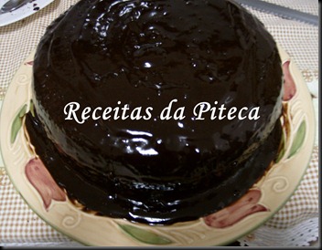 Bolo de chocolate mimoso-coberto Bolo de chocolate mimoso-coberto
