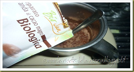 Cioccolata in tazza con preparato biologico al cacao magro (2)