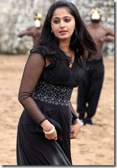 Anushka_in_thandavam_movie_latest_pics