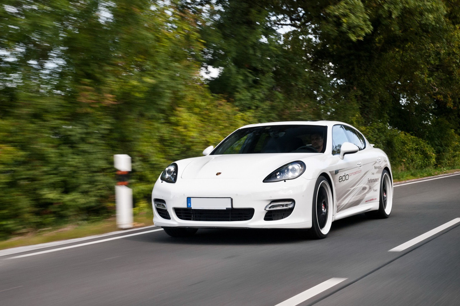 [Porsche-Panamera-Edo-Competition-Turbo-S12%255B2%255D.jpg]