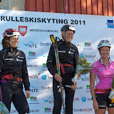 Blomsterseremoni K senior: Synnøve Solemdal, Tora Berger og Fanny Welle-Strand Horn