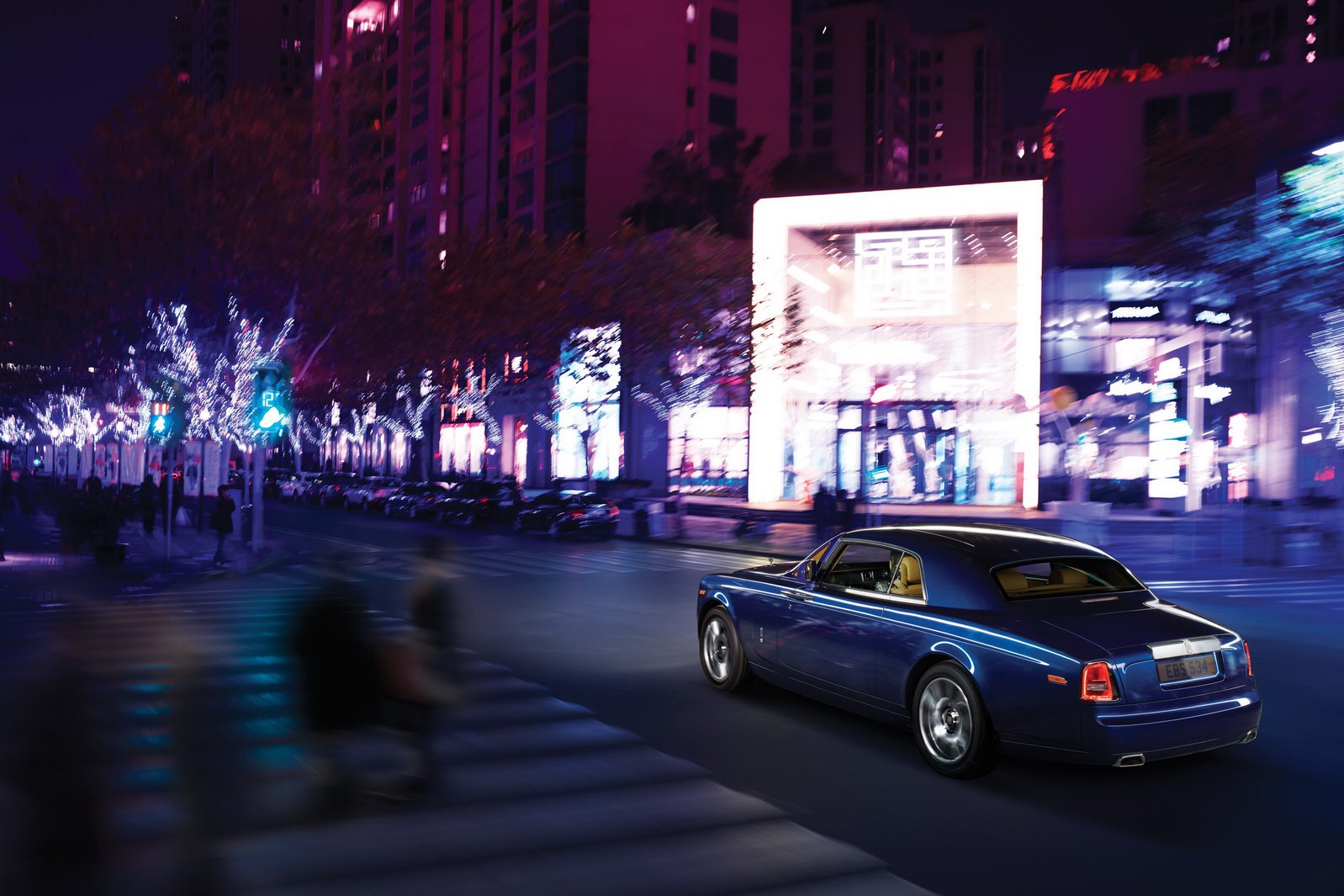 2013-Rolls-Royce-Phantom-Series-II-20[2].jpg