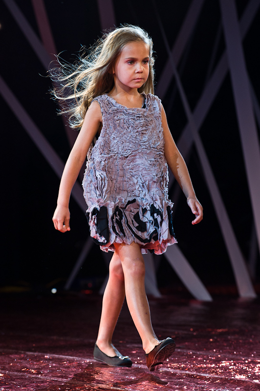 Лариса ЛОБАНОВА (показ дитячої колекції), HOLIDAY FASHION WEEK 2011 Фото Сергея Черникова
