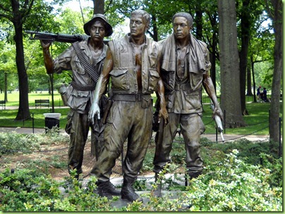 vietnam-memorial-three-soldiers