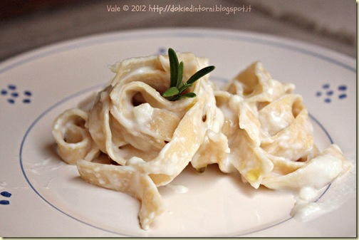 Tagliatelle di ceci con salsa al caprino Tagliatelle di ceci con salsa al caprino