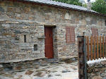 Casa restaurada na braña La Degollada