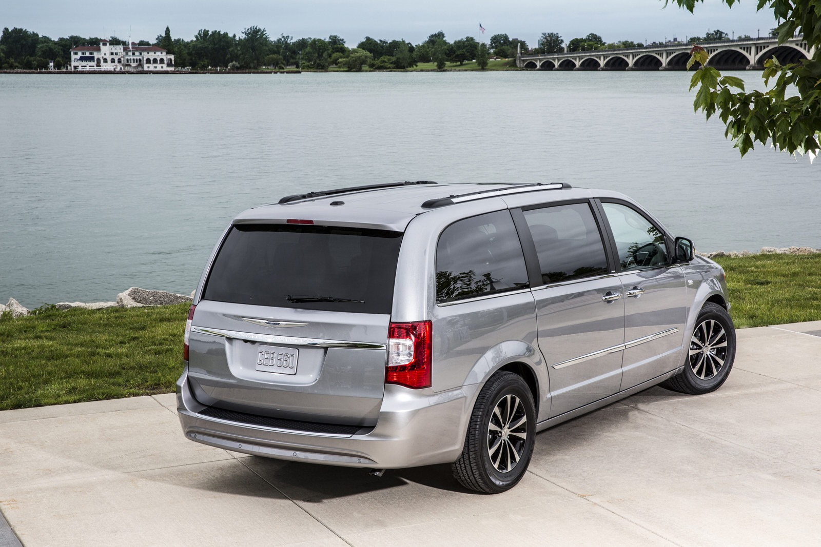 [2014-Chrysler-Town%2526Country-30th-Anniversary-11%255B2%255D.jpg]