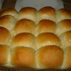 Gwen's Butter Rich Dinner Rolls