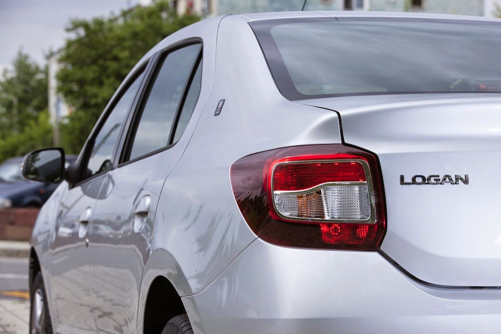 [Dacia-Logan-10-years-special-edition-4%255B2%255D%255B2%255D.jpg]