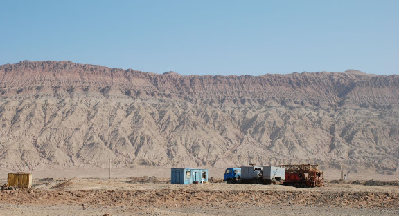 Route de Turfan - Montagne et camions