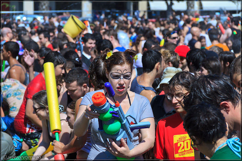 il/Настоящее мочилово в центре Тель Авива (20110701 ta water war 067 6828)