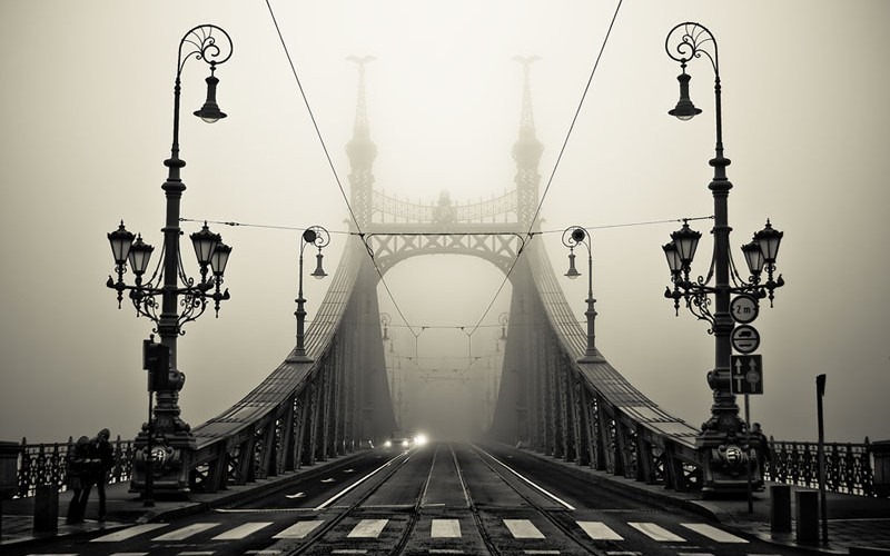 [foggy-bridge-in-budapest-hungary-800x500%255B5%255D.jpg]