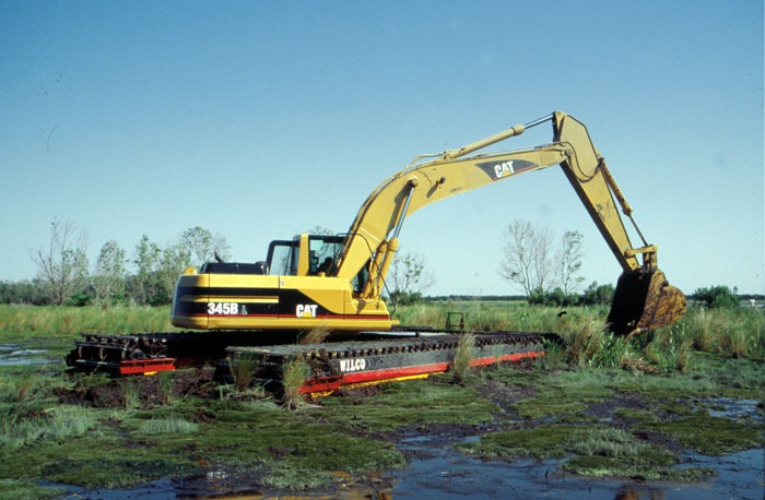 [backhoe_in_swamp%255B2%255D.jpg]
