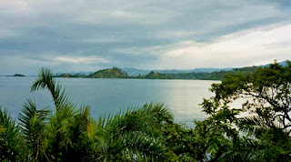 Une vue du lac Kivu à partir du Rwanda