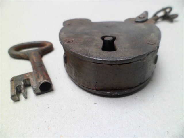 [Gembok%2520Rantai%2520Moreton%2520Langley%2520-%2520bottom%255B6%255D.jpg]