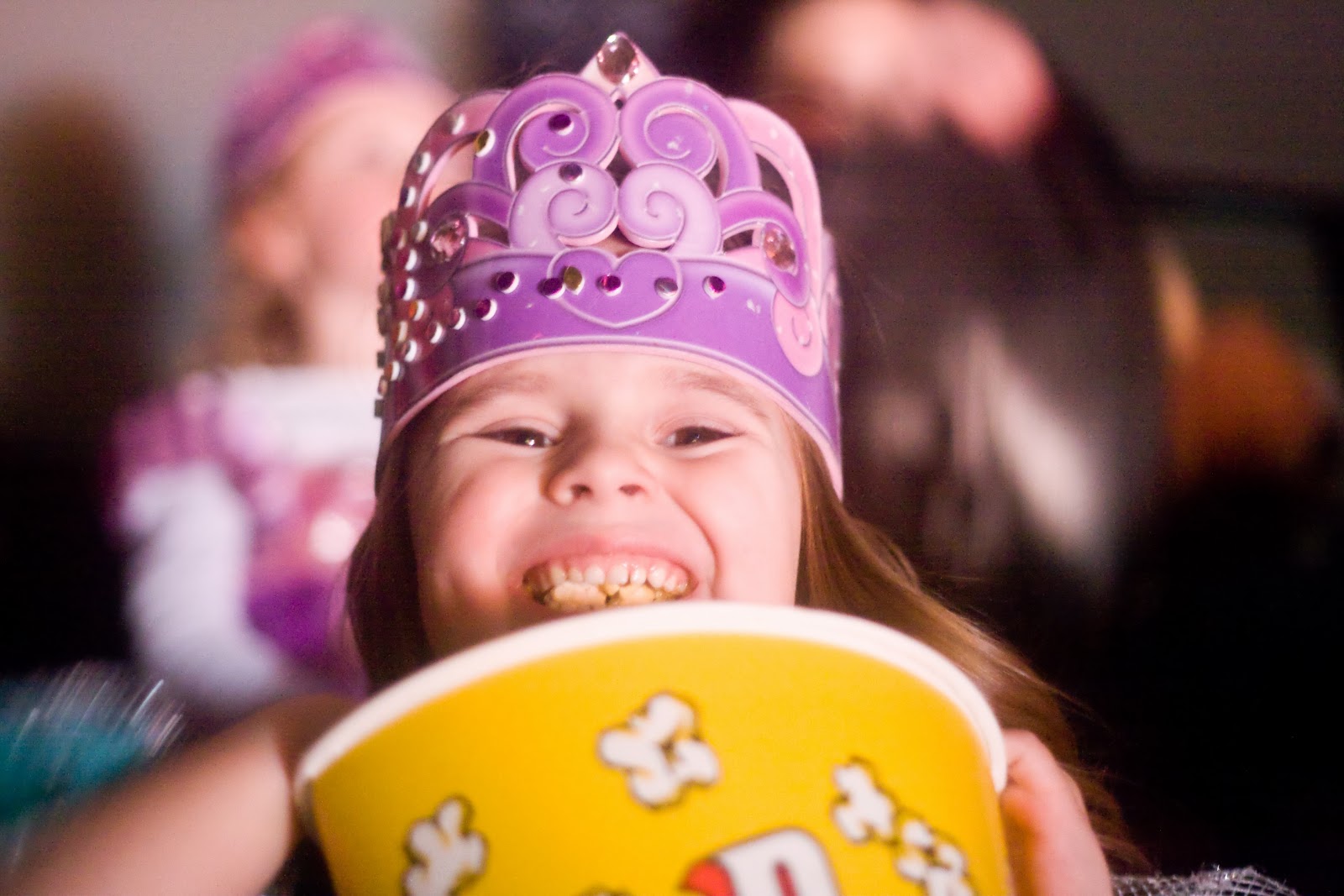 [12.7.13%2520disney%2520on%2520ice%2520tess%2520popcorn%255B4%255D.jpg]