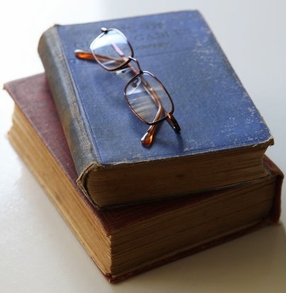 [old-books-with-glasses5.jpg]