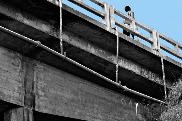 Em baixo do viaduto Em baixo do viaduto