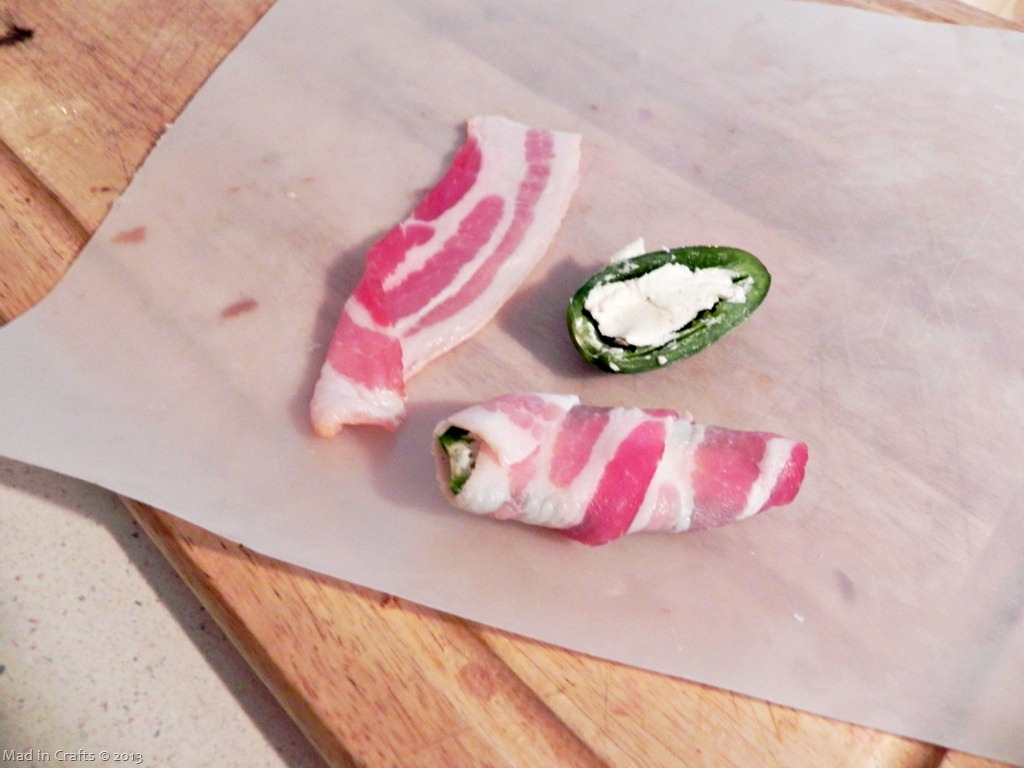 [wrap-the-stuffed-jalapenos-in-bacon6.jpg]