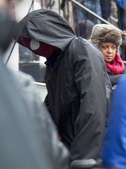 The Amazing Spider-Man 2 Set Photos with Andrew Garfield in Costume 07