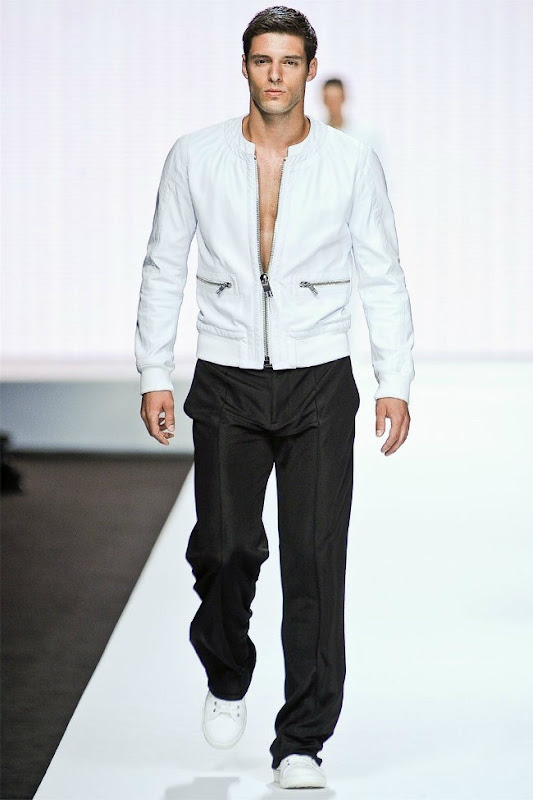 Milan Fashion Week Primavera 2012 - Dirk Bikkembergs (32)