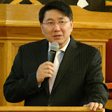 3인의 헌신 이라는  제목으로 설교하시는 목사님