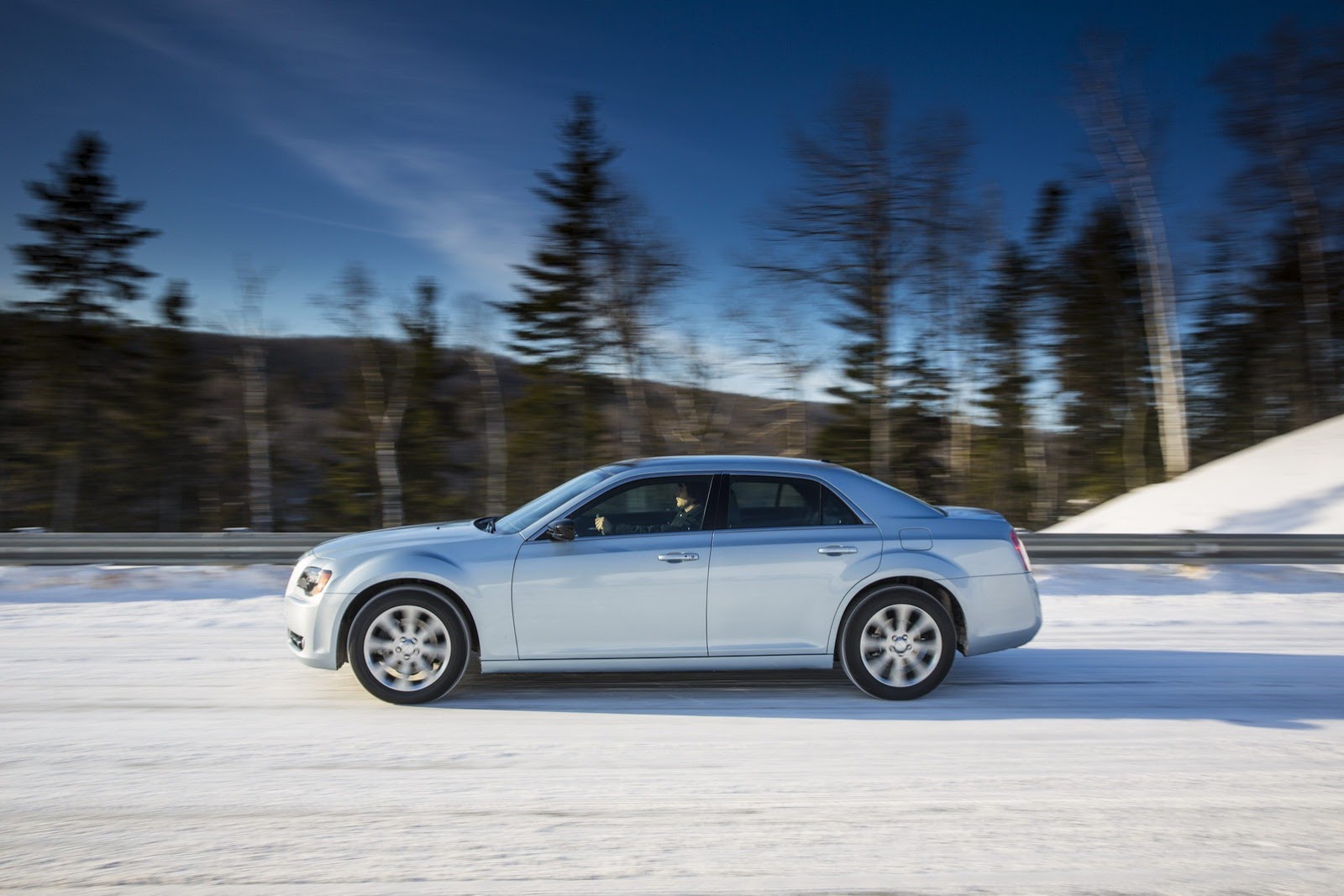 [2013-Chrysler-300-Glacier-12%255B2%255D.jpg]