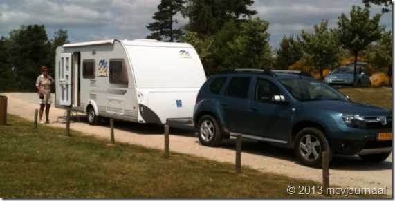Dacia Duster met caravan John