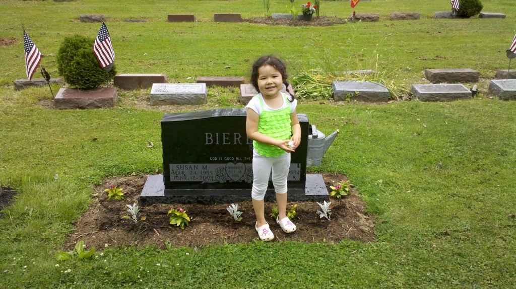 [Dee%2520Dee%2520at%2520Susy%2520Beirer%2520%2528nee%2520Andrews%2529%2520%2520Laurel%2520Hill%2520Cemetery%2520Erie%2520PA%25202012-06-09_11-32-57_929%255B4%255D.jpg]