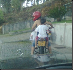 Menor na motorizada