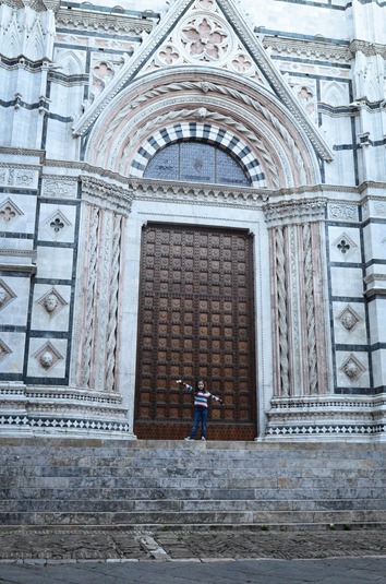 [Megan%2520at%2520the%2520door%255B4%255D.jpg]