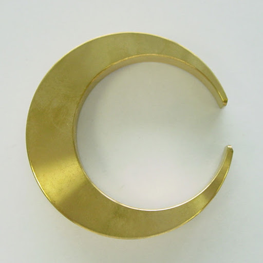 What a chic bottle opener in brass! (lekkerhome.com) What a chic bottle opener in brass! (lekkerhome.com)