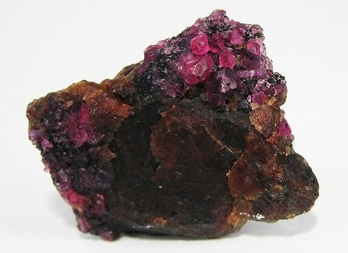 [Minerals-Tumblr---Corundum10.jpg]