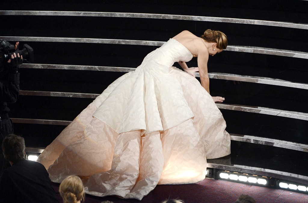 [whoops%2520jennifer%2520too%2520much%2520dress%255B17%255D.jpg]